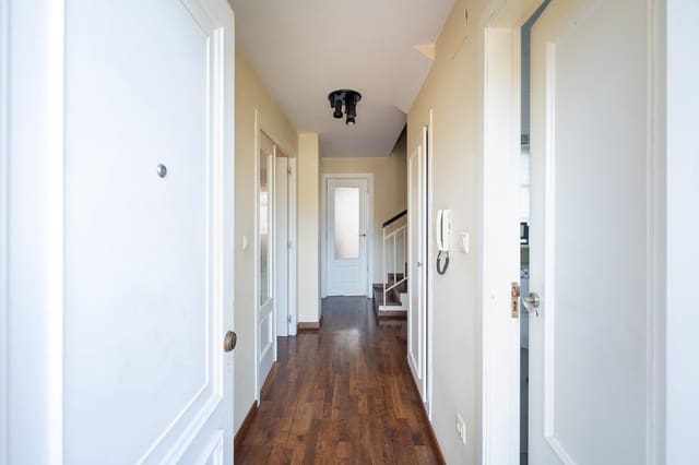 3 slaapkamer Rijtjeshuis te koop in Huétor Vega met garage - € 195.000 (Ref: 9347026)