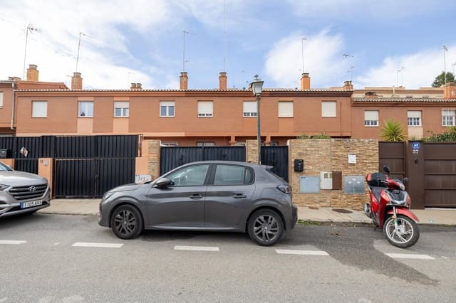 3 slaapkamer Rijtjeshuis te koop in Huétor Vega met garage - € 195.000 (Ref: 9347026)