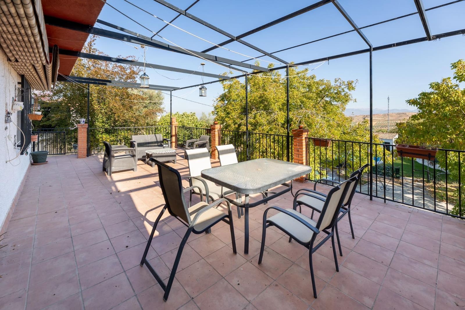 4 soveværelse Villa til salg i Dilar med swimmingpool garage - € 349.900 (Ref: 9349145)