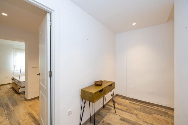 2 slaapkamer Rijtjeshuis te koop in Granada stad - € 480.000 (Ref: 9349146)