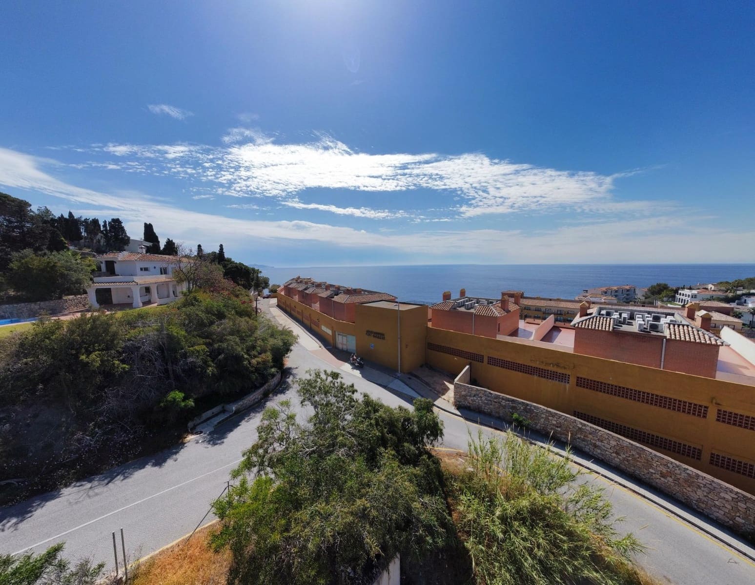 Ubebygd land til salgs i La Herradura - € 1 290 000 (Ref: 9349149)