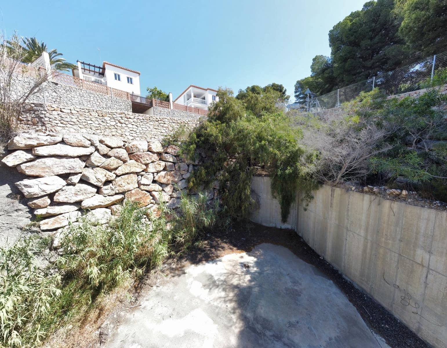 Ubebygd land til salgs i La Herradura - € 1 290 000 (Ref: 9349149)