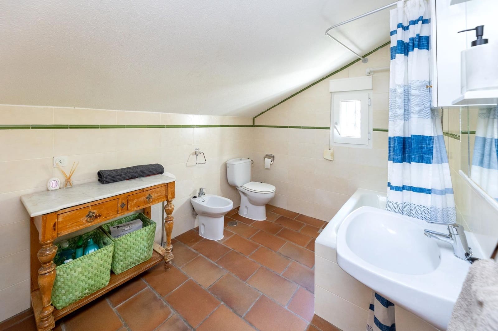 6 soveværelse Finca/Landehus til salg i Guejar Sierra med garage - € 439.000 (Ref: 9353247)