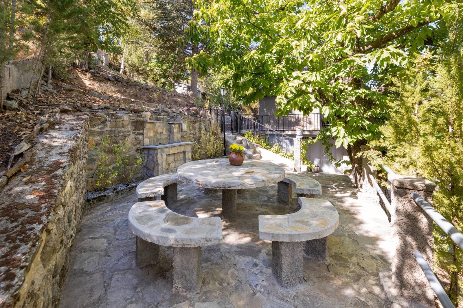 6 soveværelse Finca/Landehus til salg i Guejar Sierra med garage - € 439.000 (Ref: 9353247)