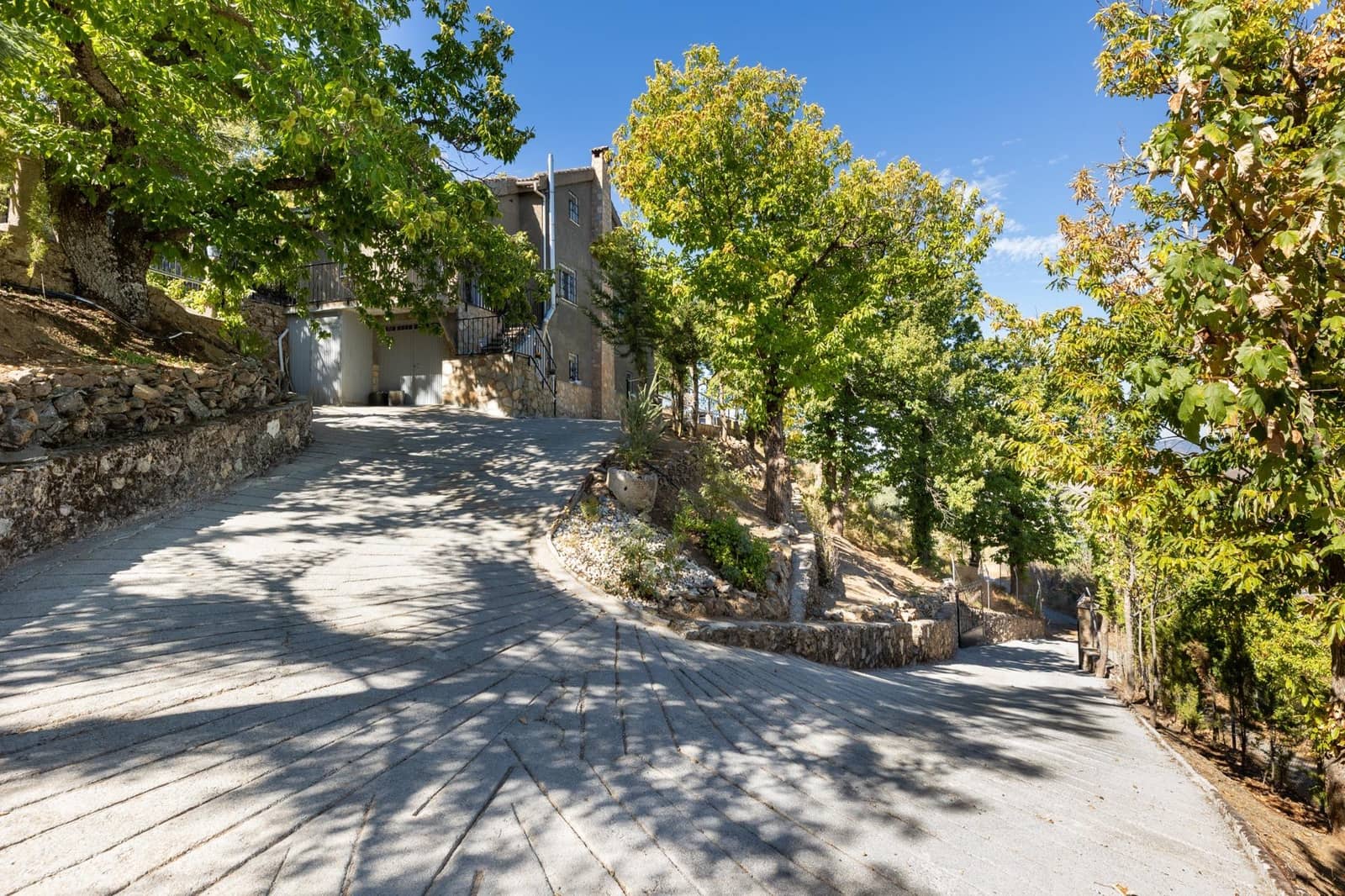 6 soveværelse Finca/Landehus til salg i Guejar Sierra med garage - € 439.000 (Ref: 9353247)