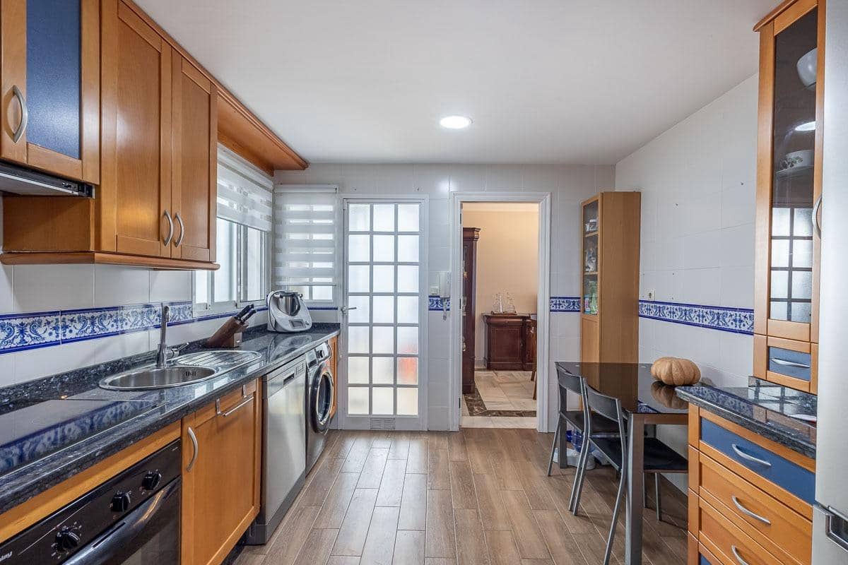 3 soverom Rekkehus til salgs i Motril med garasje - € 460 000 (Ref: 9371874)