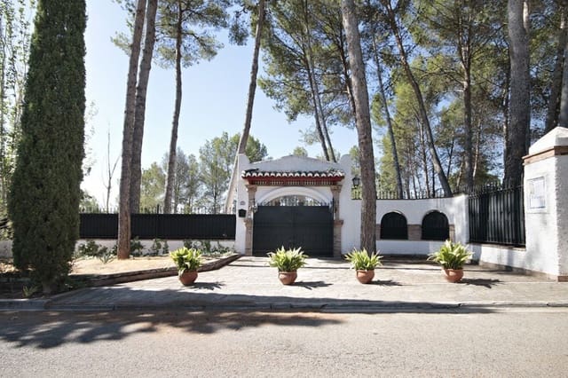 5 soverom Villa til salgs i Albolote med svømmebasseng garasje - € 550 000 (Ref: 9385230)