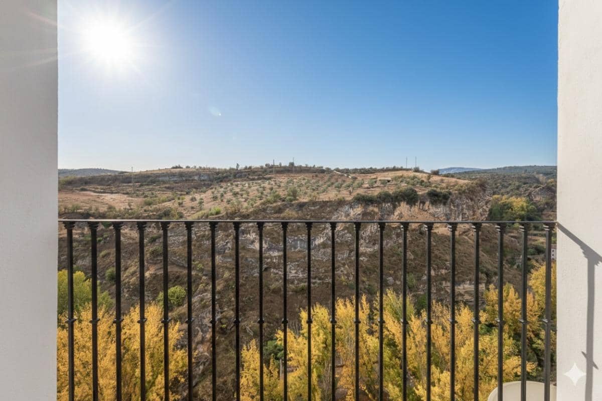 5 bedroom Villa for sale in Alhama de Granada - € 399,000 (Ref: 9385231)