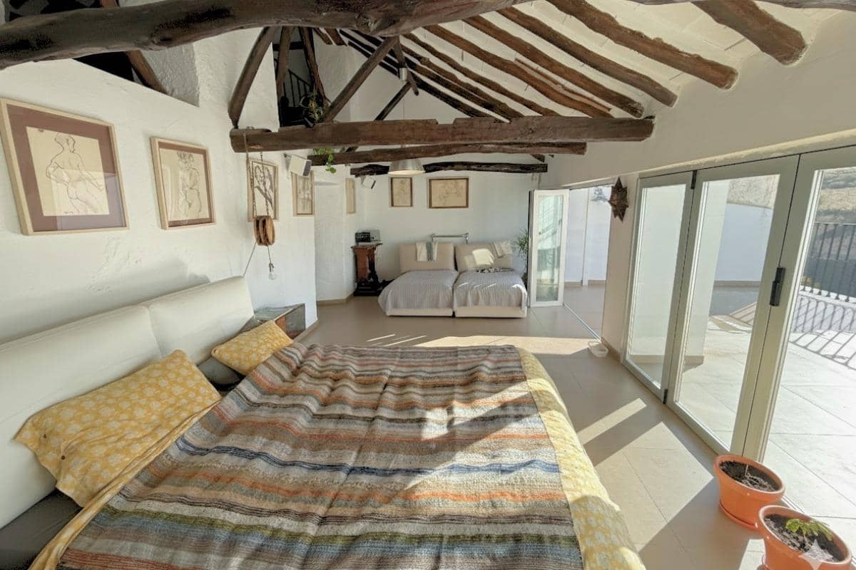 5 bedroom Villa for sale in Alhama de Granada - € 399,000 (Ref: 9385231)