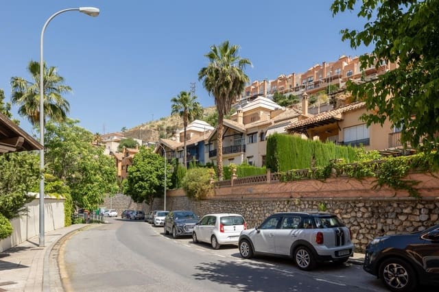 2 bedroom Apartment for sale in Carretera de la Sierra, Granada city with pool garage - € 295,000 (Ref: 9385233)