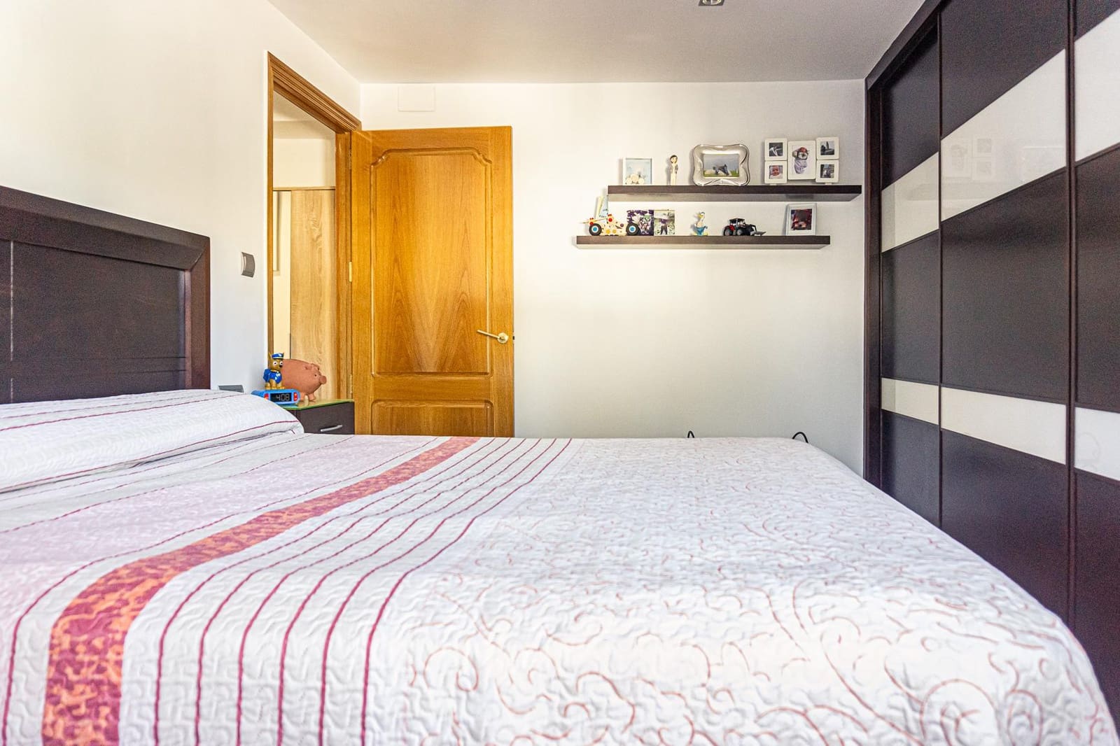 4 slaapkamer Finca/Landhuis te koop in Castillo de Locubin met zwembad - € 200.000 (Ref: 9393274)