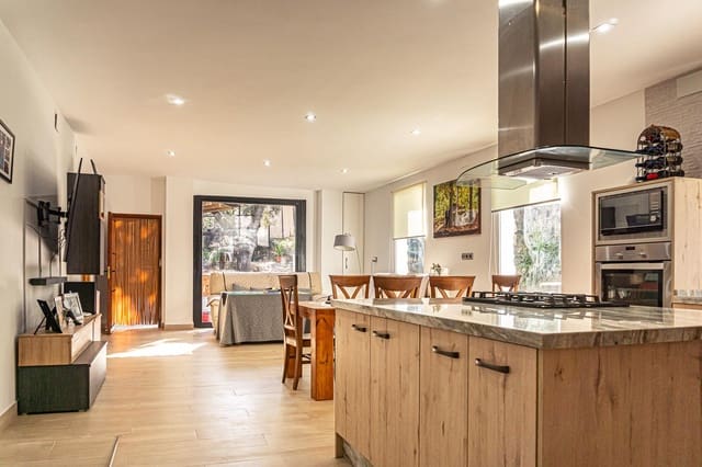 4 slaapkamer Finca/Landhuis te koop in Castillo de Locubín met zwembad - € 200.000 (Ref: 9393274)