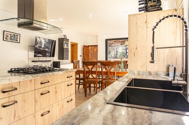 4 slaapkamer Finca/Landhuis te koop in Castillo de Locubín met zwembad - € 200.000 (Ref: 9393274)