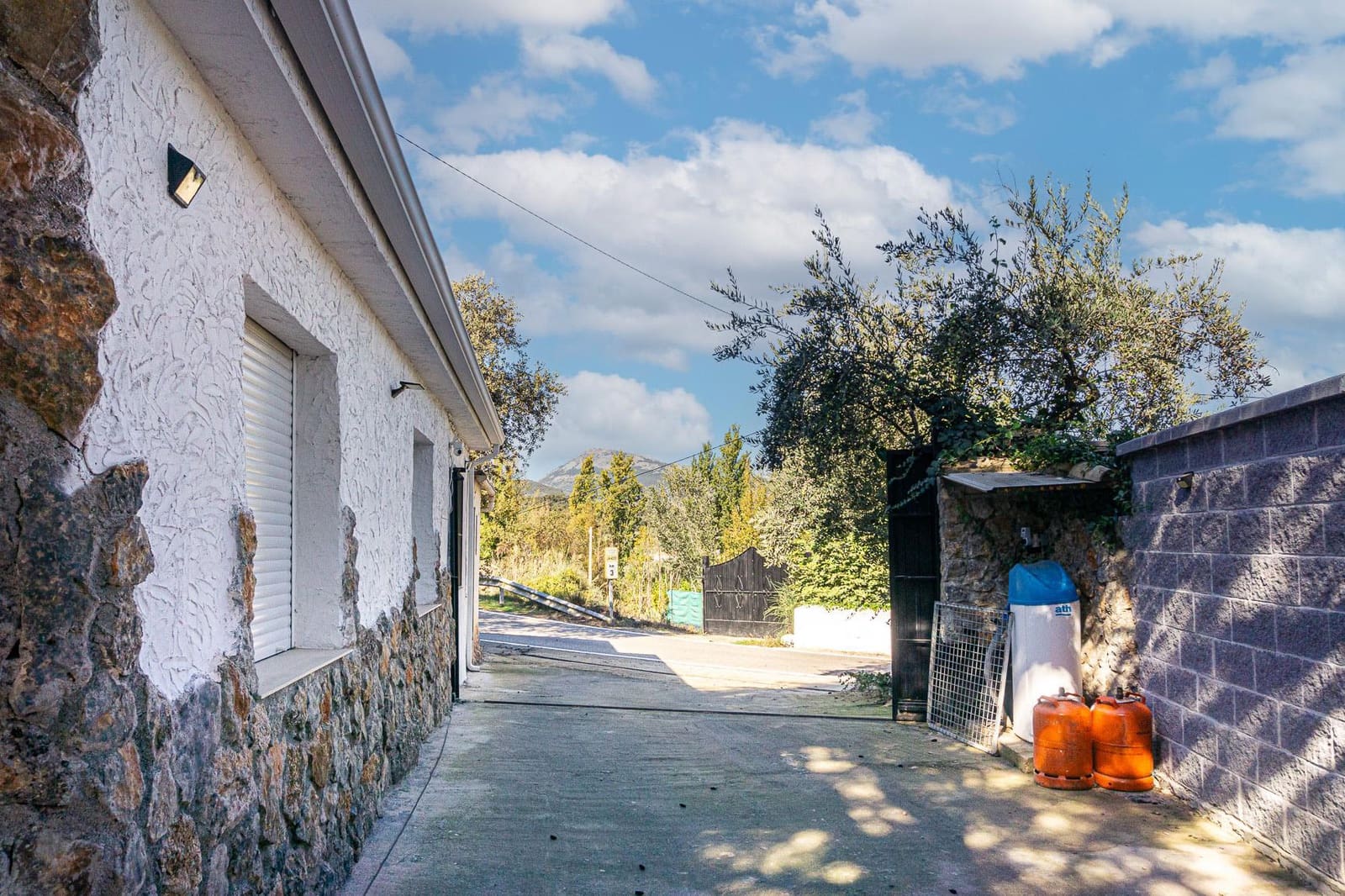 4 slaapkamer Finca/Landhuis te koop in Castillo de Locubin met zwembad - € 200.000 (Ref: 9393274)