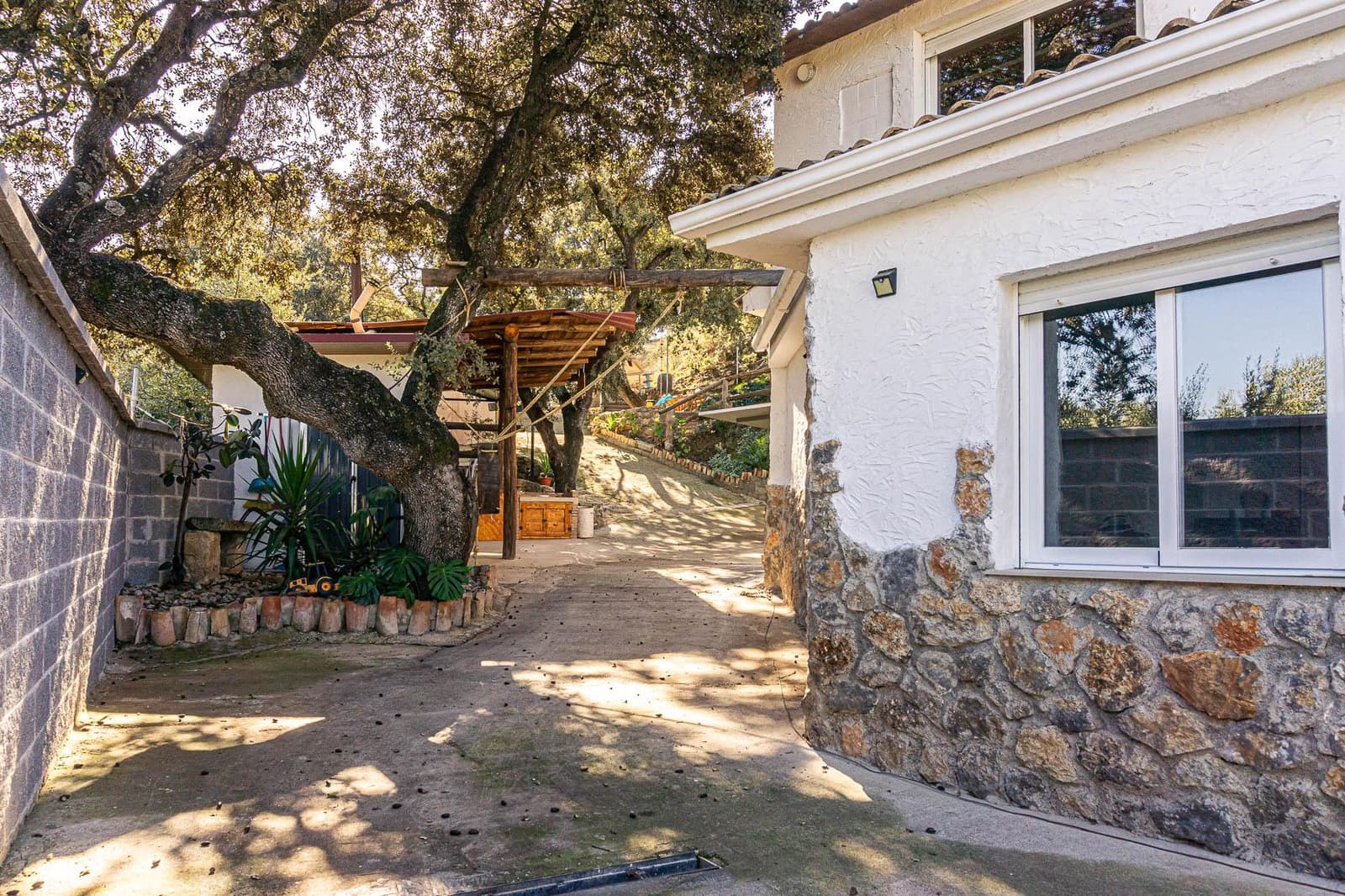 4 slaapkamer Finca/Landhuis te koop in Castillo de Locubin met zwembad - € 200.000 (Ref: 9393274)