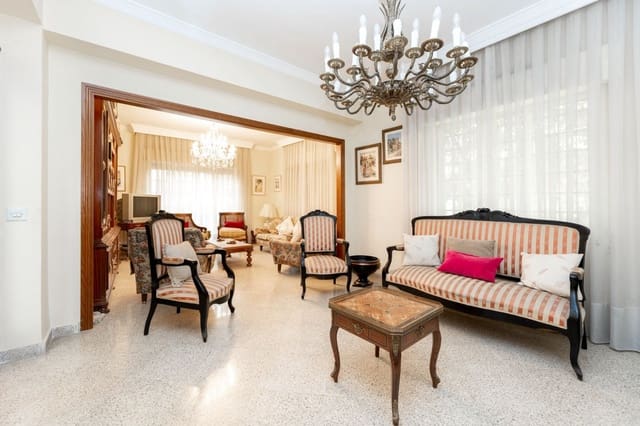 4 soverom Villa til salgs i Granada by med svømmebasseng garasje - € 790 000 (Ref: 9403021)