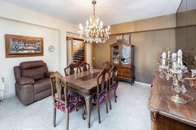 4 soverom Villa til salgs i Granada by med svømmebasseng garasje - € 790 000 (Ref: 9403021)