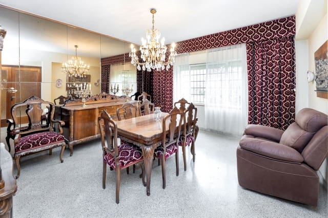 4 soverom Villa til salgs i Granada by med svømmebasseng garasje - € 790 000 (Ref: 9403021)