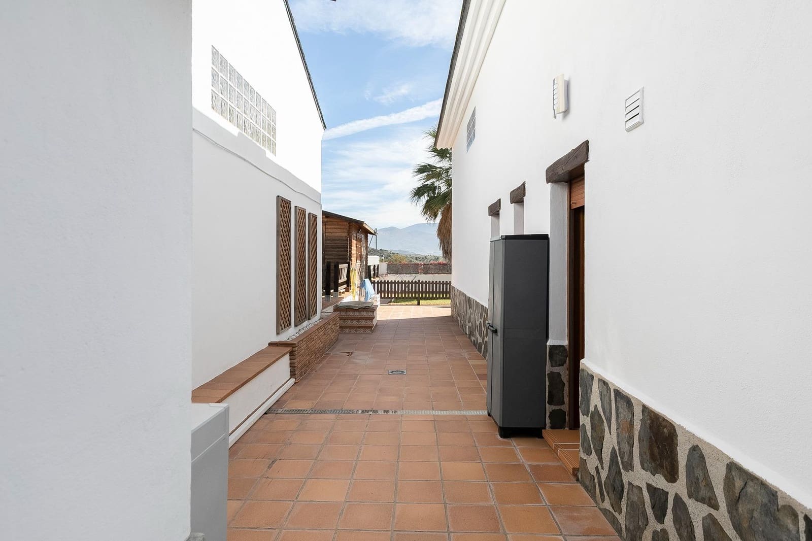 4 soverom Villa til salgs i Huetor Santillan med svømmebasseng garasje - € 330 000 (Ref: 9406320)