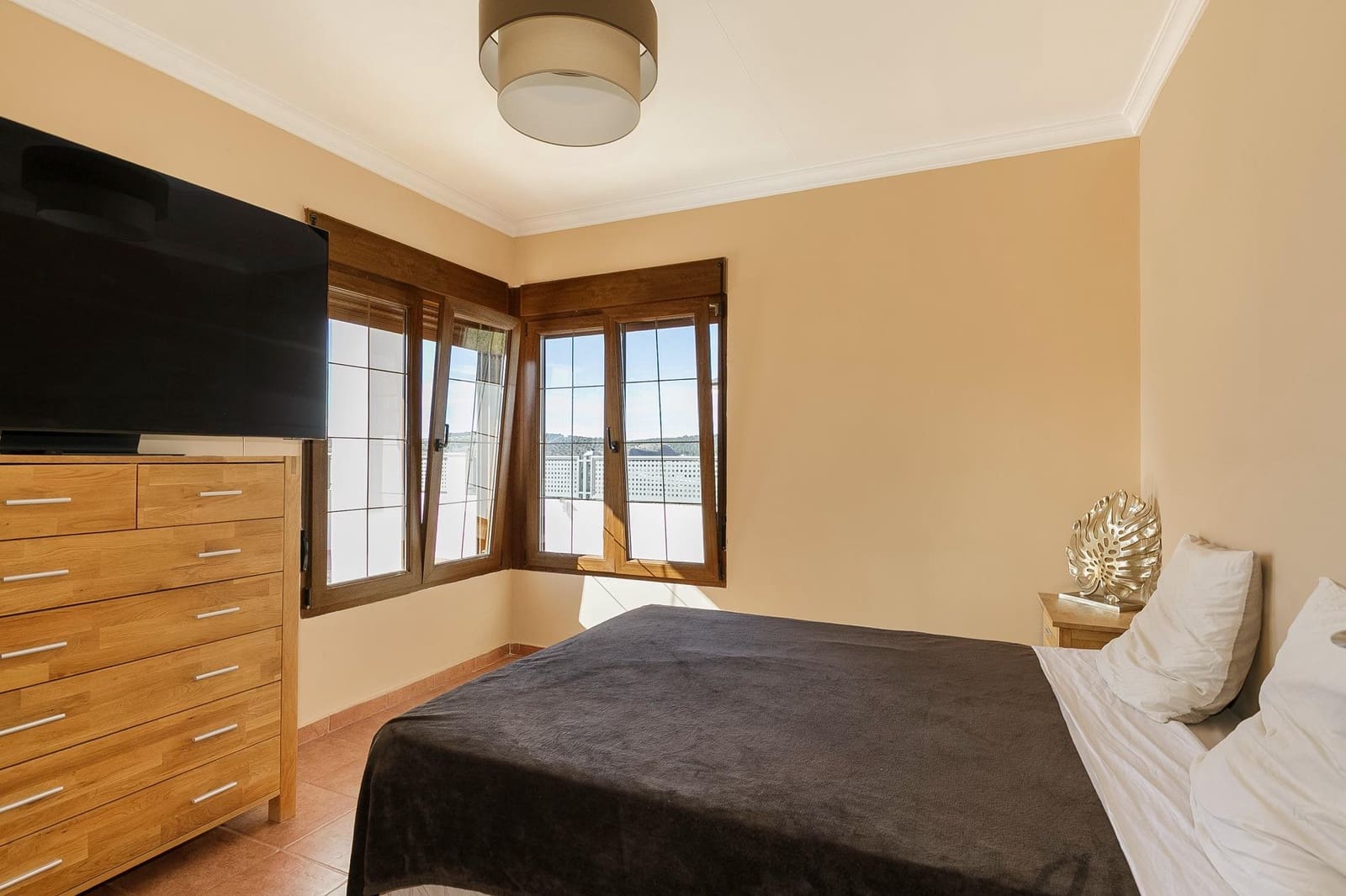 4 soverom Villa til salgs i Huetor Santillan med svømmebasseng garasje - € 330 000 (Ref: 9406320)