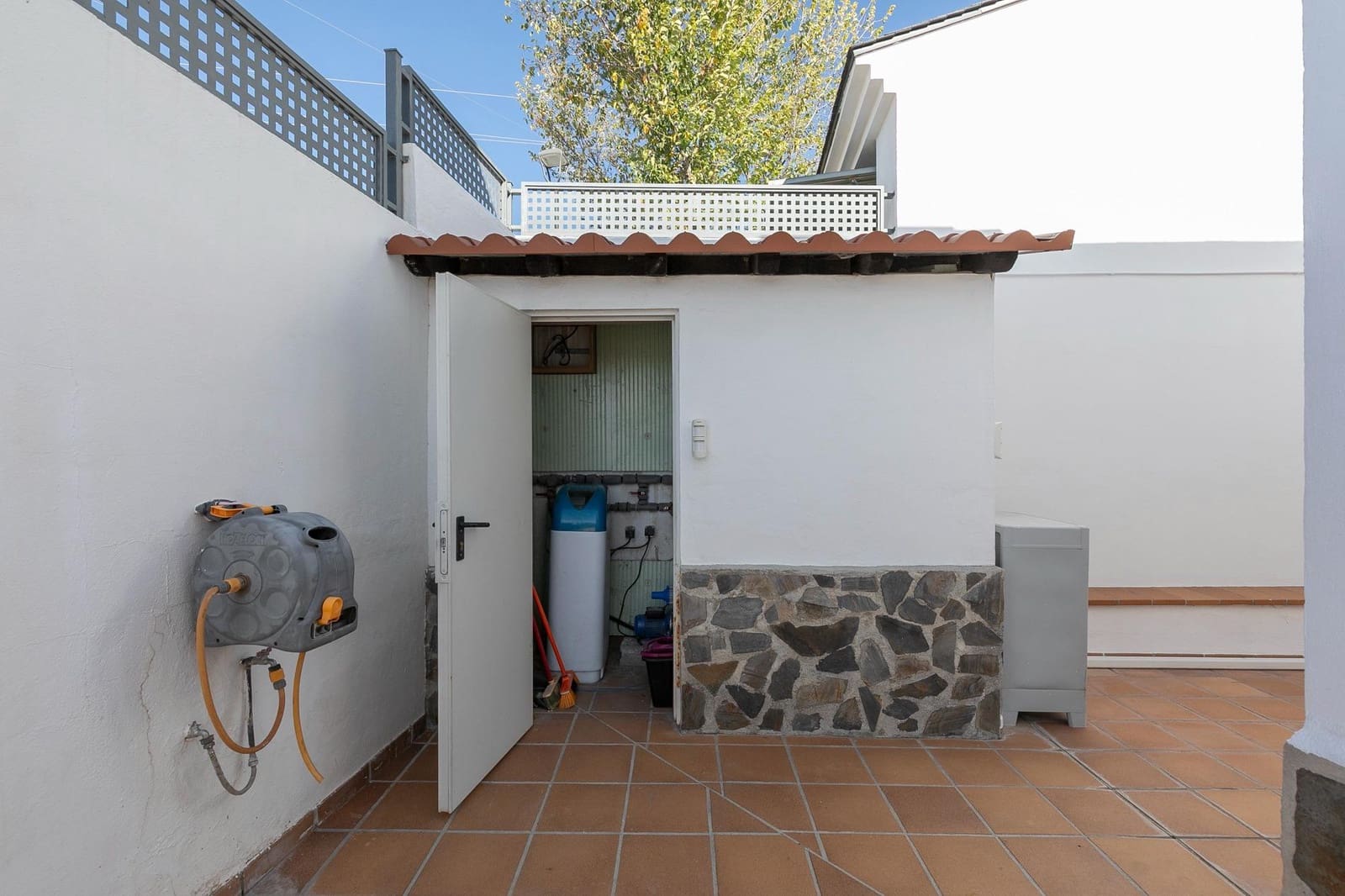 4 soverom Villa til salgs i Huetor Santillan med svømmebasseng garasje - € 330 000 (Ref: 9406320)