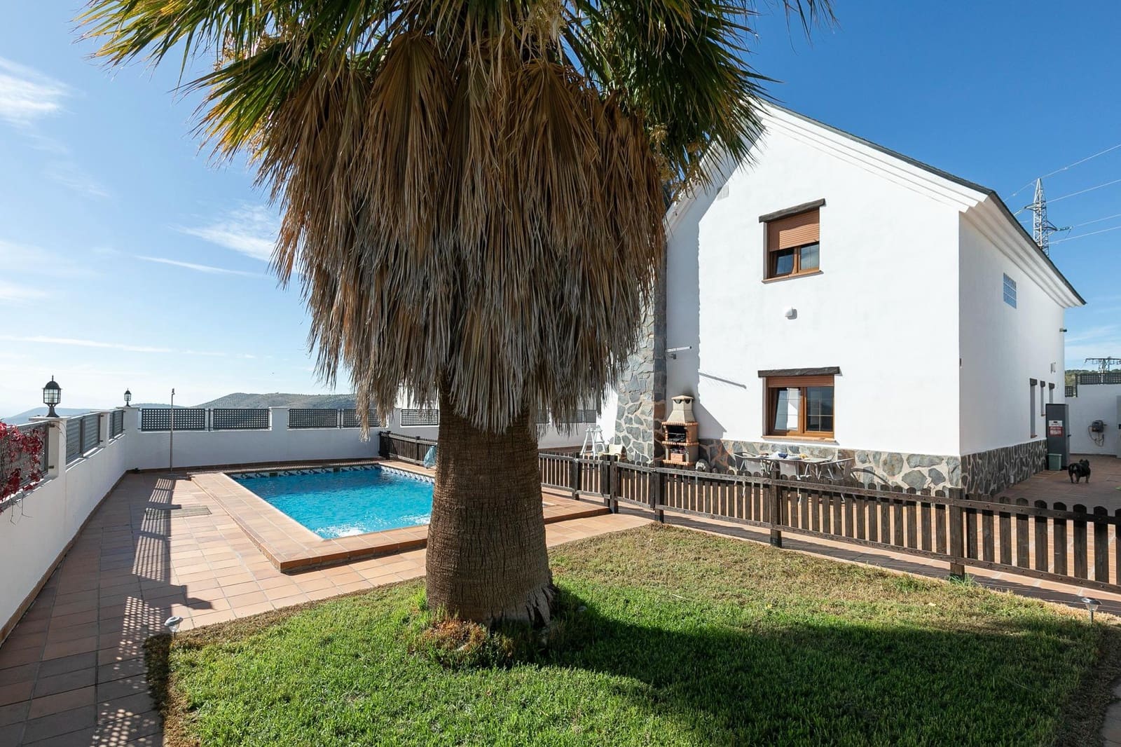 4 soverom Villa til salgs i Huetor Santillan med svømmebasseng garasje - € 330 000 (Ref: 9406320)