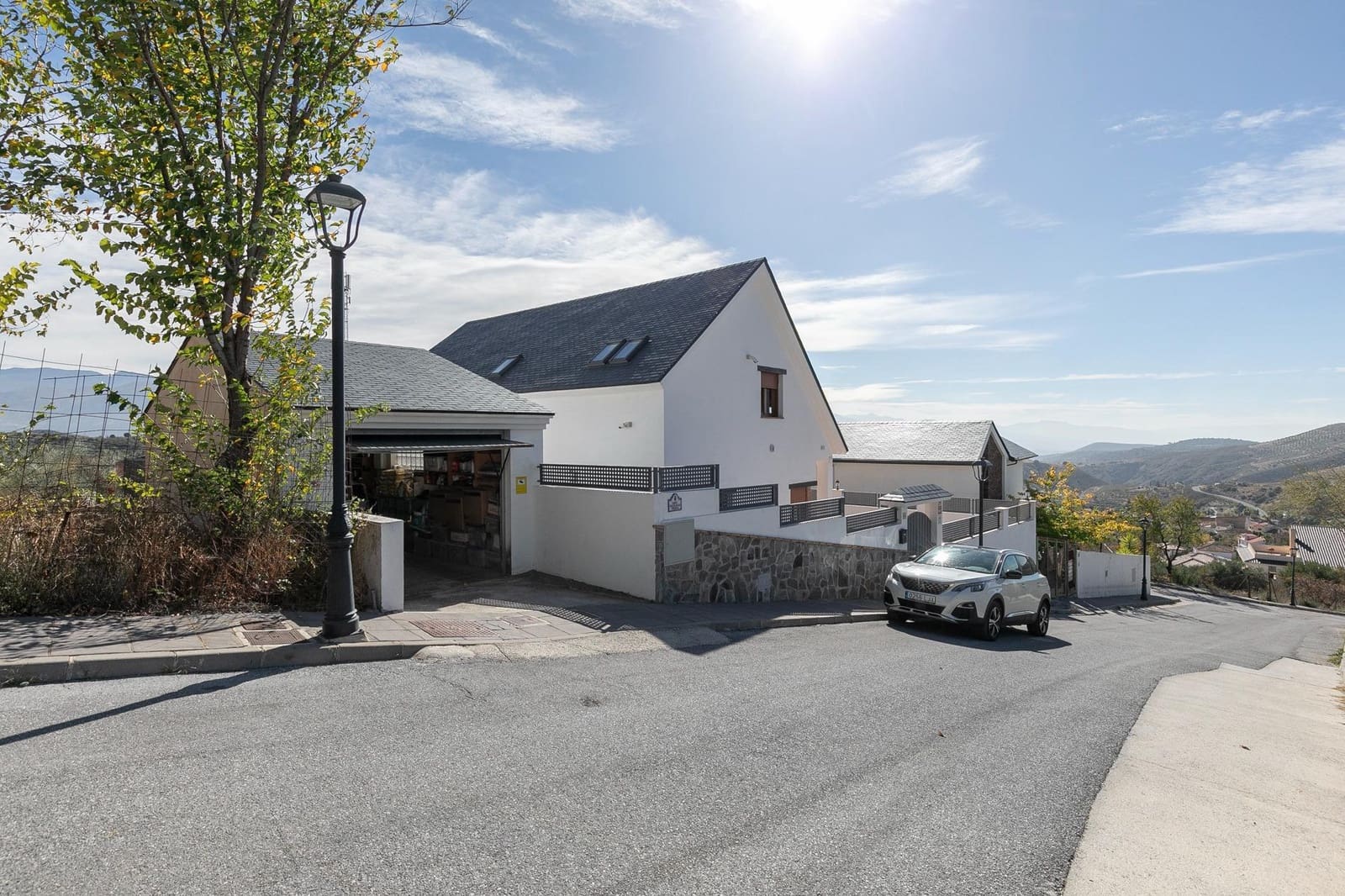 4 soverom Villa til salgs i Huetor Santillan med svømmebasseng garasje - € 330 000 (Ref: 9406320)