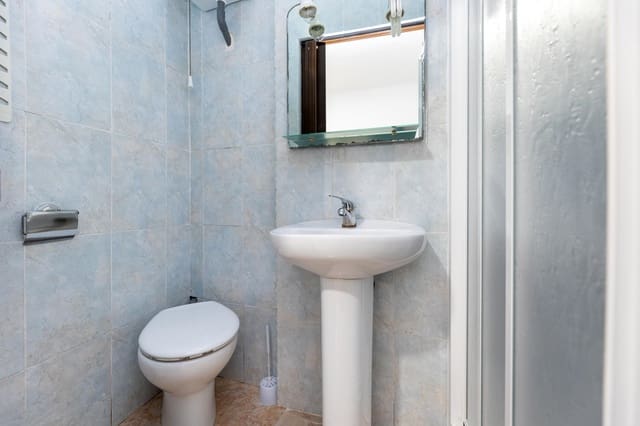 5 soveværelse Villa til salg i Alhama de Granada med garage - € 124.000 (Ref: 9441383)