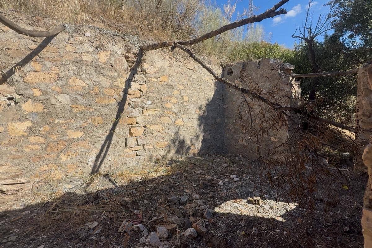 Ubebygd land til salgs i Torvizcon - € 80 000 (Ref: 9441384)