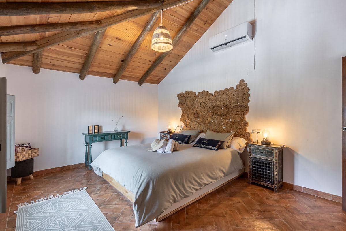 Chalet de 5 habitaciones en Montefrío en venta con piscina garaje - 345.000 € (Ref: 9461863)