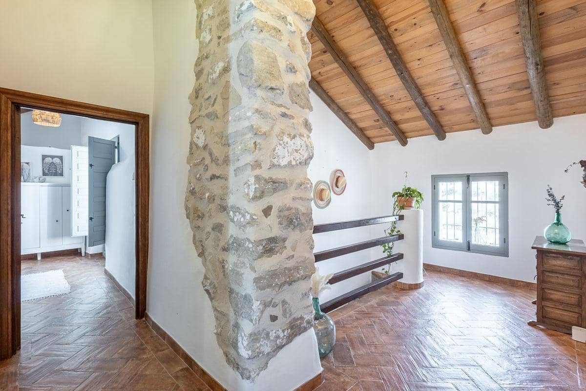 Chalet de 5 habitaciones en Montefrío en venta con piscina garaje - 345.000 € (Ref: 9461863)