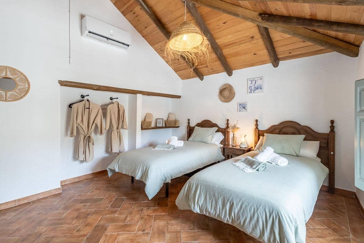 Chalet de 5 habitaciones en Montefrío en venta con piscina garaje - 345.000 € (Ref: 9461863)