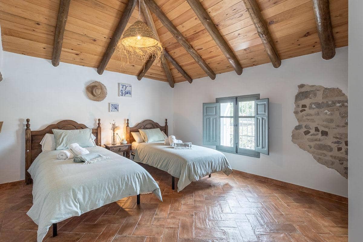 Chalet de 5 habitaciones en Montefrío en venta con piscina garaje - 345.000 € (Ref: 9461863)