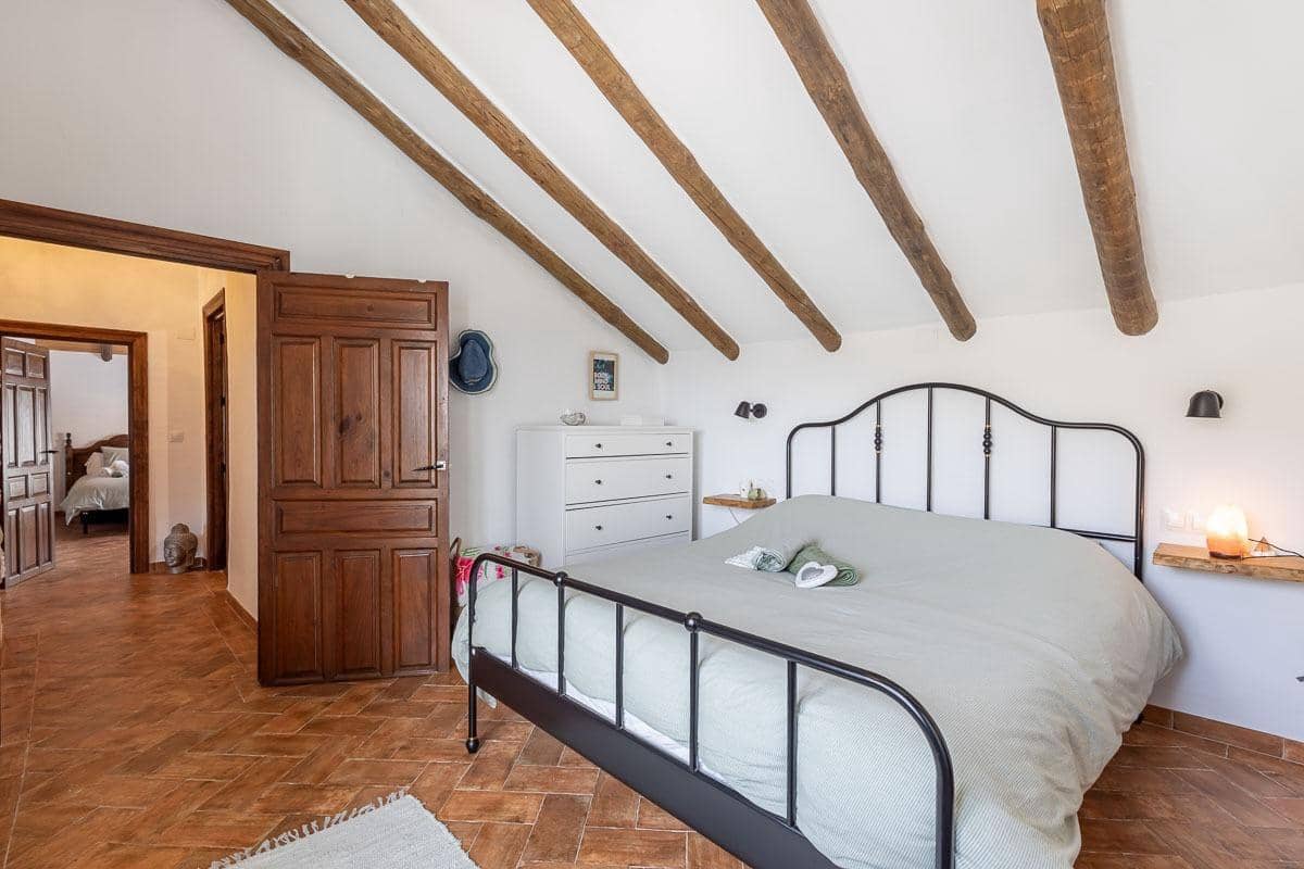 Chalet de 5 habitaciones en Montefrío en venta con piscina garaje - 345.000 € (Ref: 9461863)