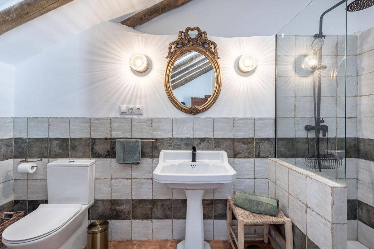 Chalet de 5 habitaciones en Montefrío en venta con piscina garaje - 345.000 € (Ref: 9461863)