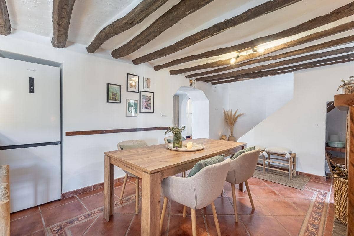 Chalet de 5 habitaciones en Montefrío en venta con piscina garaje - 345.000 € (Ref: 9461863)