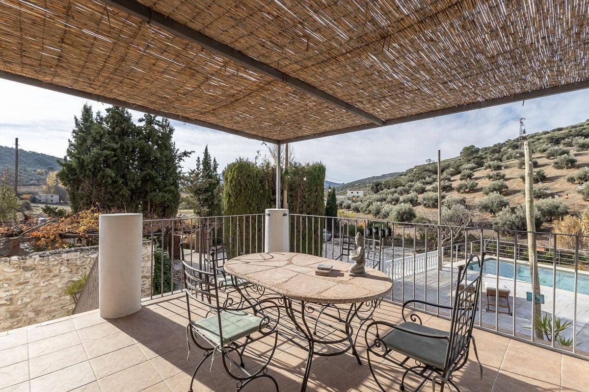 Chalet de 5 habitaciones en Montefrío en venta con piscina garaje - 345.000 € (Ref: 9461863)