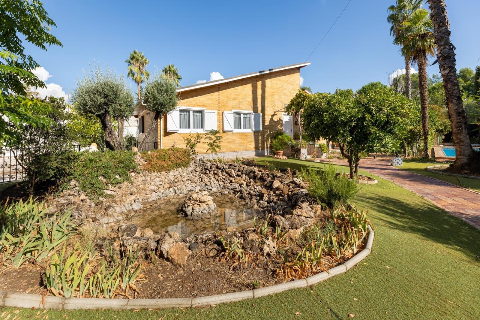 5 bedroom Villa for sale in Albolote with pool garage - € 315,000 (Ref: 9494408)