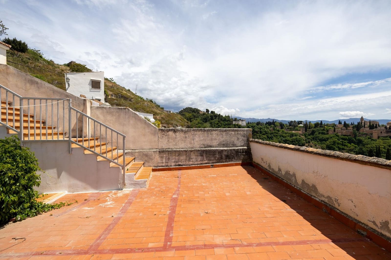 2 bedroom Villa for sale in Granada city - € 379,000 (Ref: 9498923)