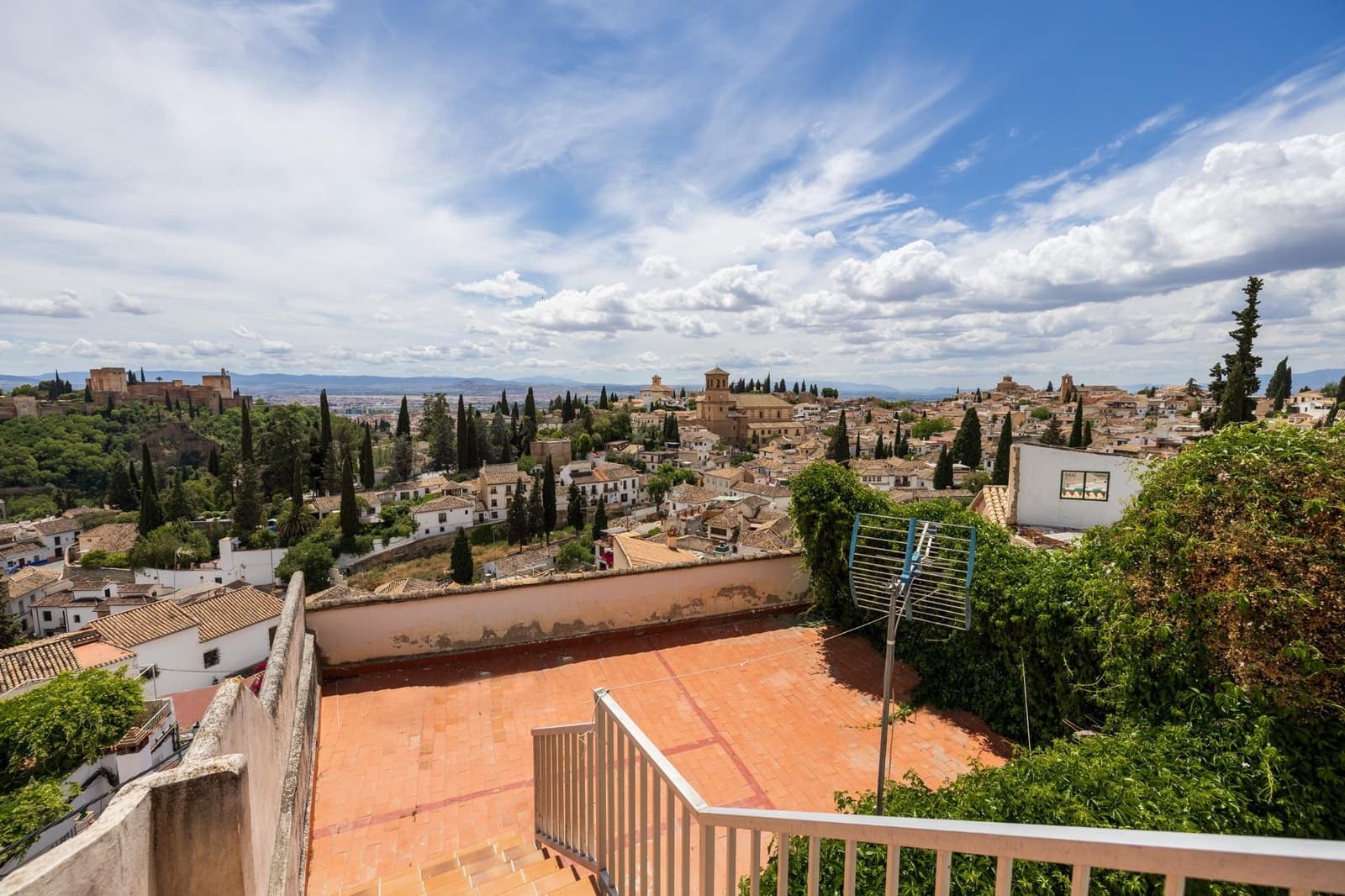 2 bedroom Villa for sale in Granada city - € 379,000 (Ref: 9498923)