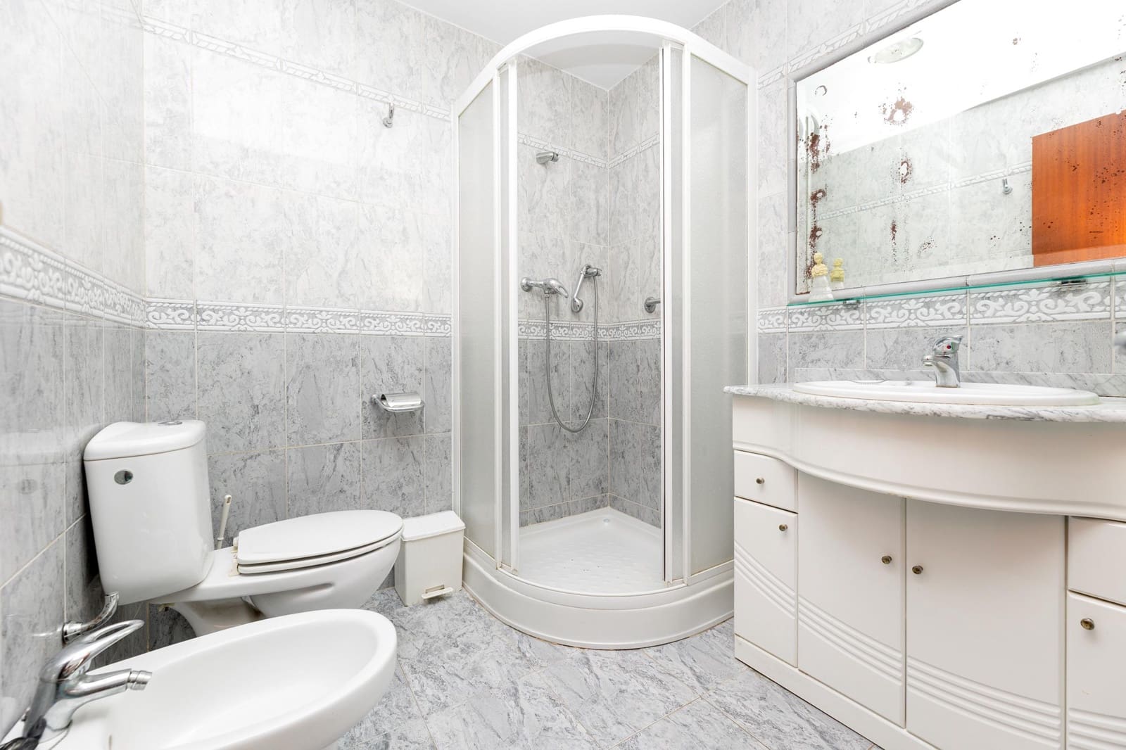 4 slaapkamer Finca/Landhuis te koop in Granada stad - € 149.000 (Ref: 9508526)