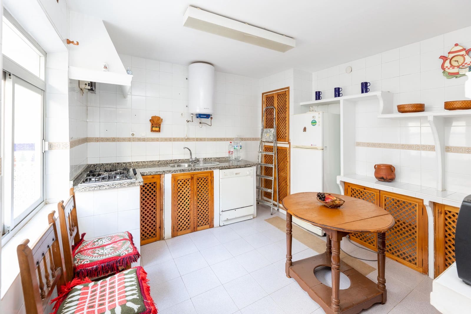 4 slaapkamer Finca/Landhuis te koop in Granada stad - € 149.000 (Ref: 9508526)