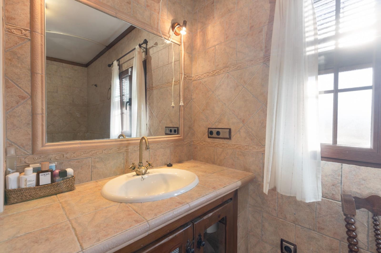 4 makuuhuone Huvila myytävänä paikassa Durcal mukana uima-altaan 
autotalli - 319 000 € (Ref: 9551073)