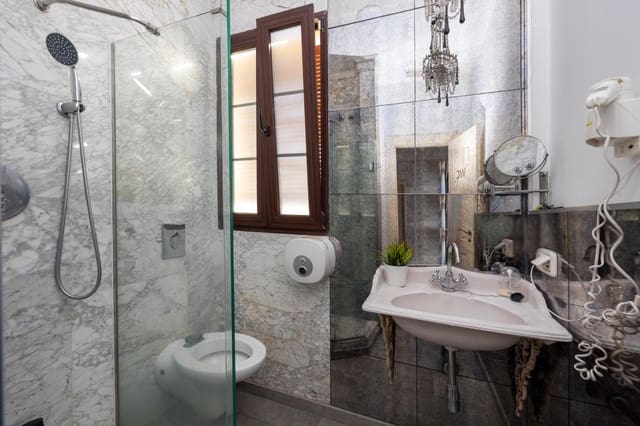 Chalet de 16 habitaciones en Cervantes, Granada ciudad en venta con piscina - 1.100.000 € (Ref: 9639337)