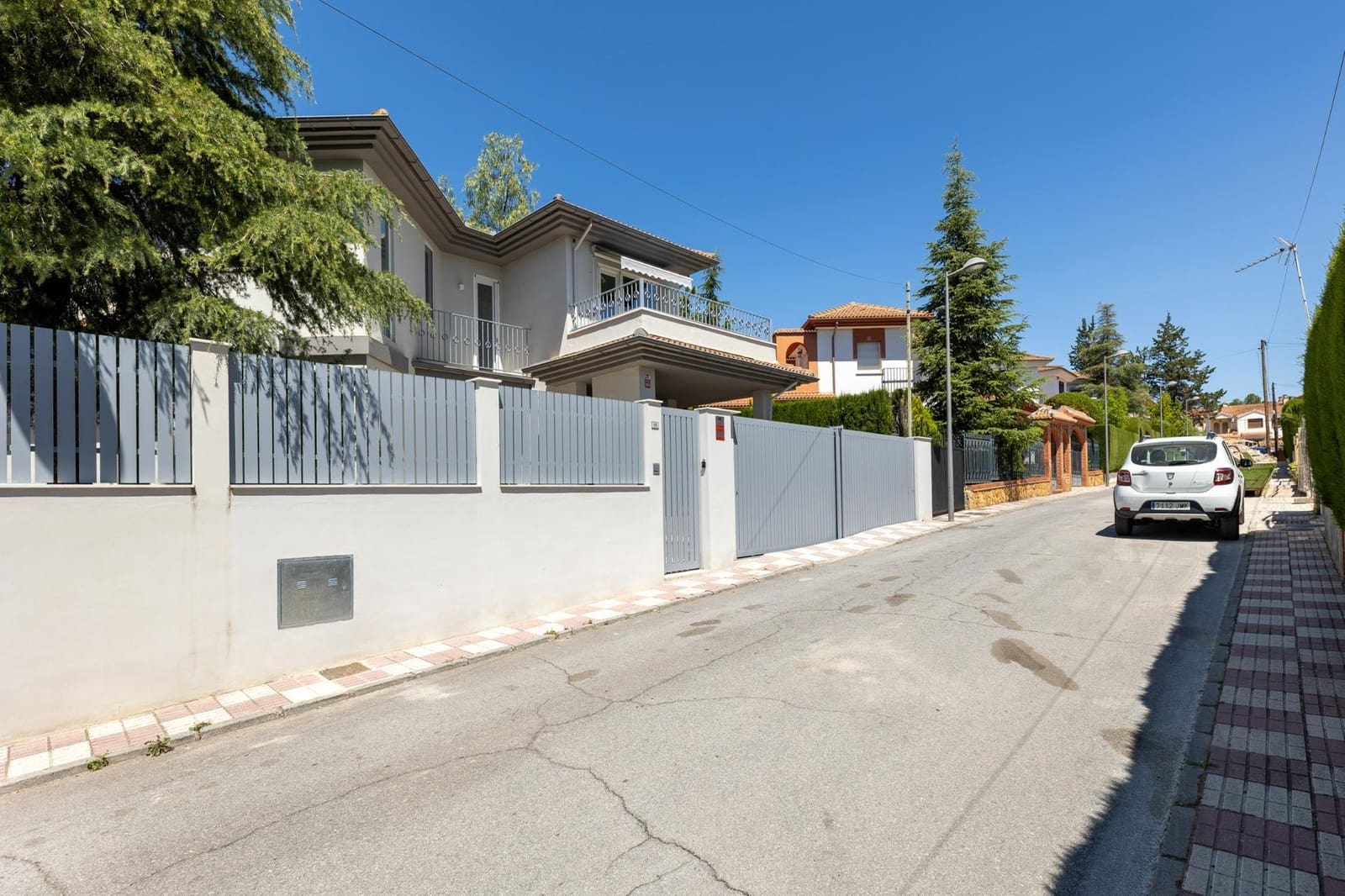 4 bedroom Villa for sale in Albolote with pool garage - € 420,000 (Ref: 9677006)