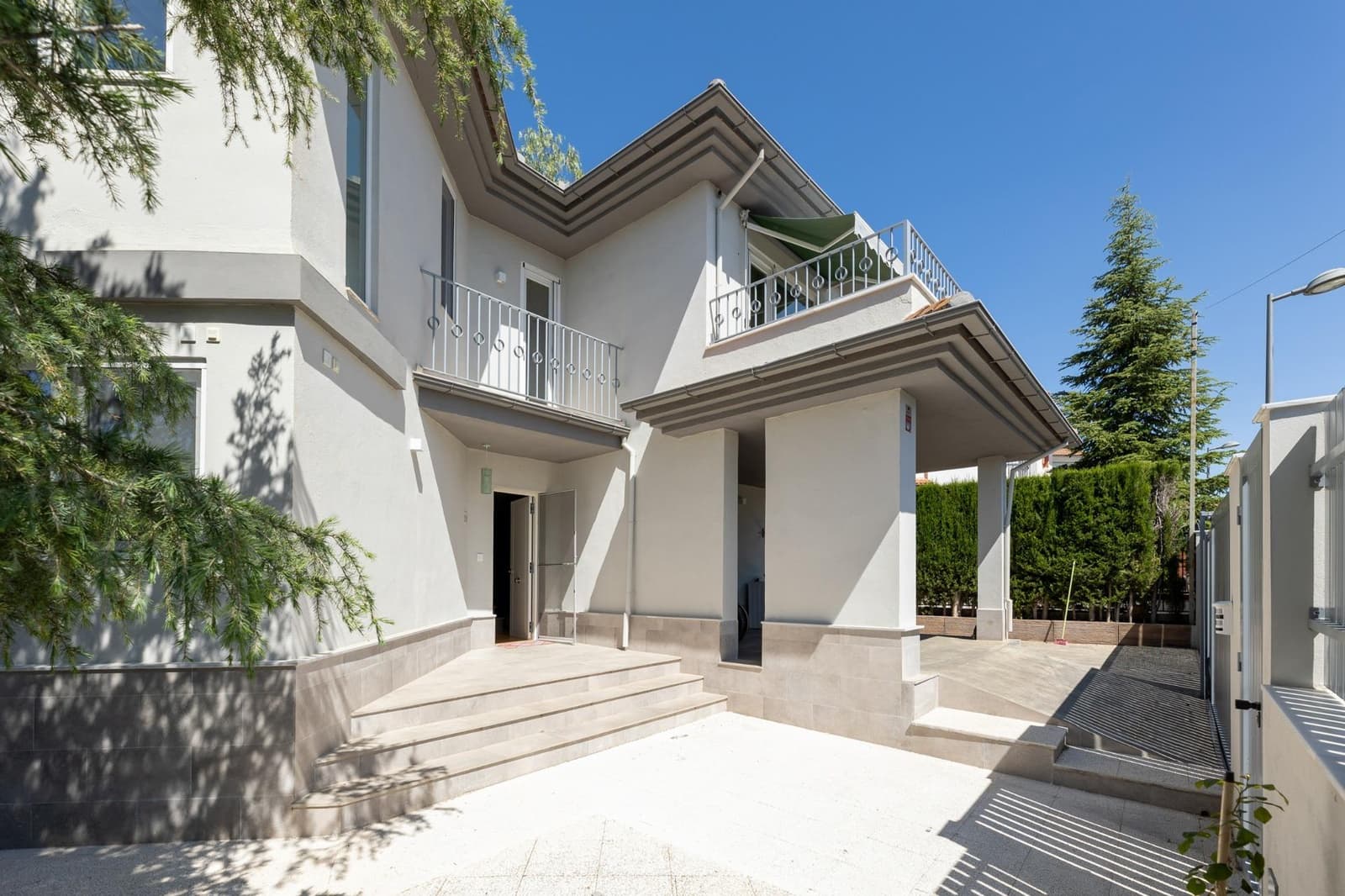 4 bedroom Villa for sale in Albolote with pool garage - € 420,000 (Ref: 9677006)