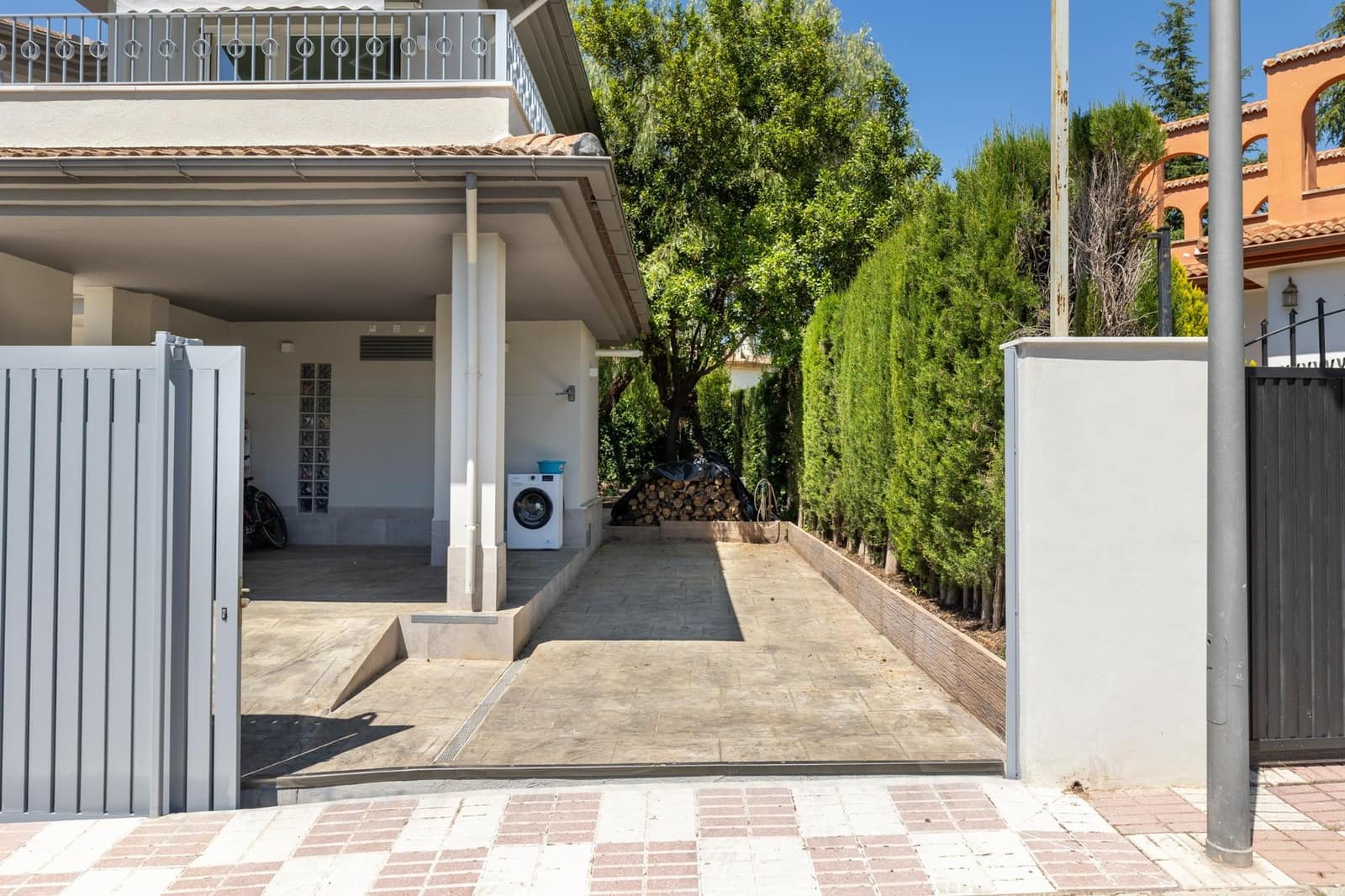 4 bedroom Villa for sale in Albolote with pool garage - € 420,000 (Ref: 9677006)