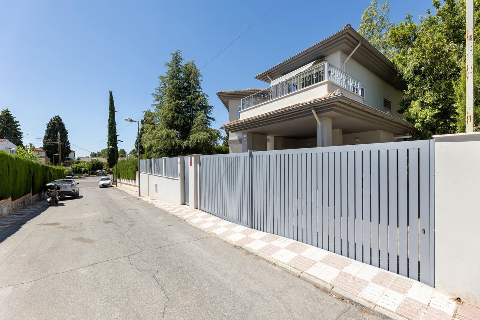 4 bedroom Villa for sale in Albolote with pool garage - € 420,000 (Ref: 9677006)