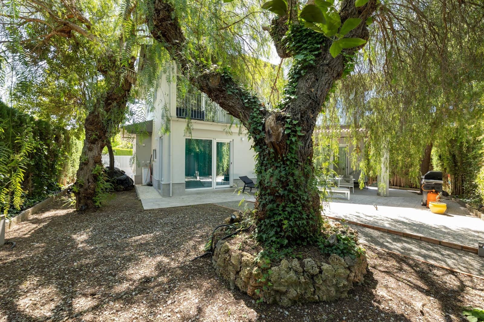 4 bedroom Villa for sale in Albolote with pool garage - € 420,000 (Ref: 9677006)