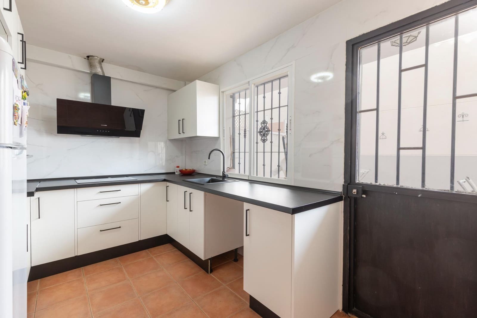 4 bedroom Villa for sale in Churriana de la Vega with garage - € 269,000 (Ref: 9690325)